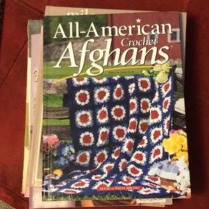 HOUSE OF WHITE BIRCHES Crochet Book  Like New